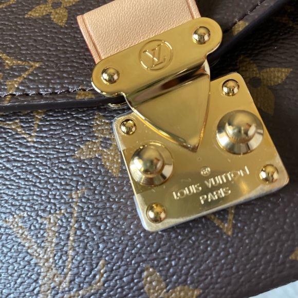Louis Vuitton East West Pochette Metis - Picture 6 of 13
